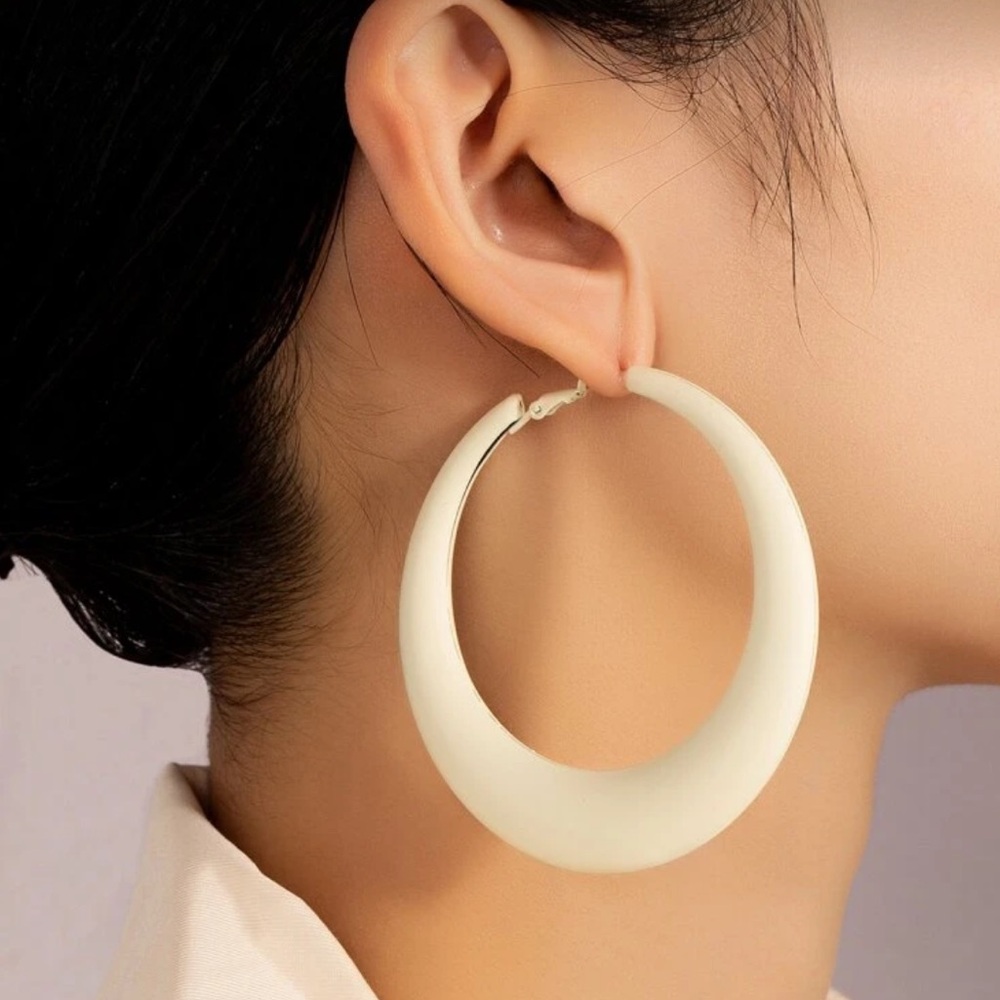 Minimalistic cream‎ Hoop Earrings